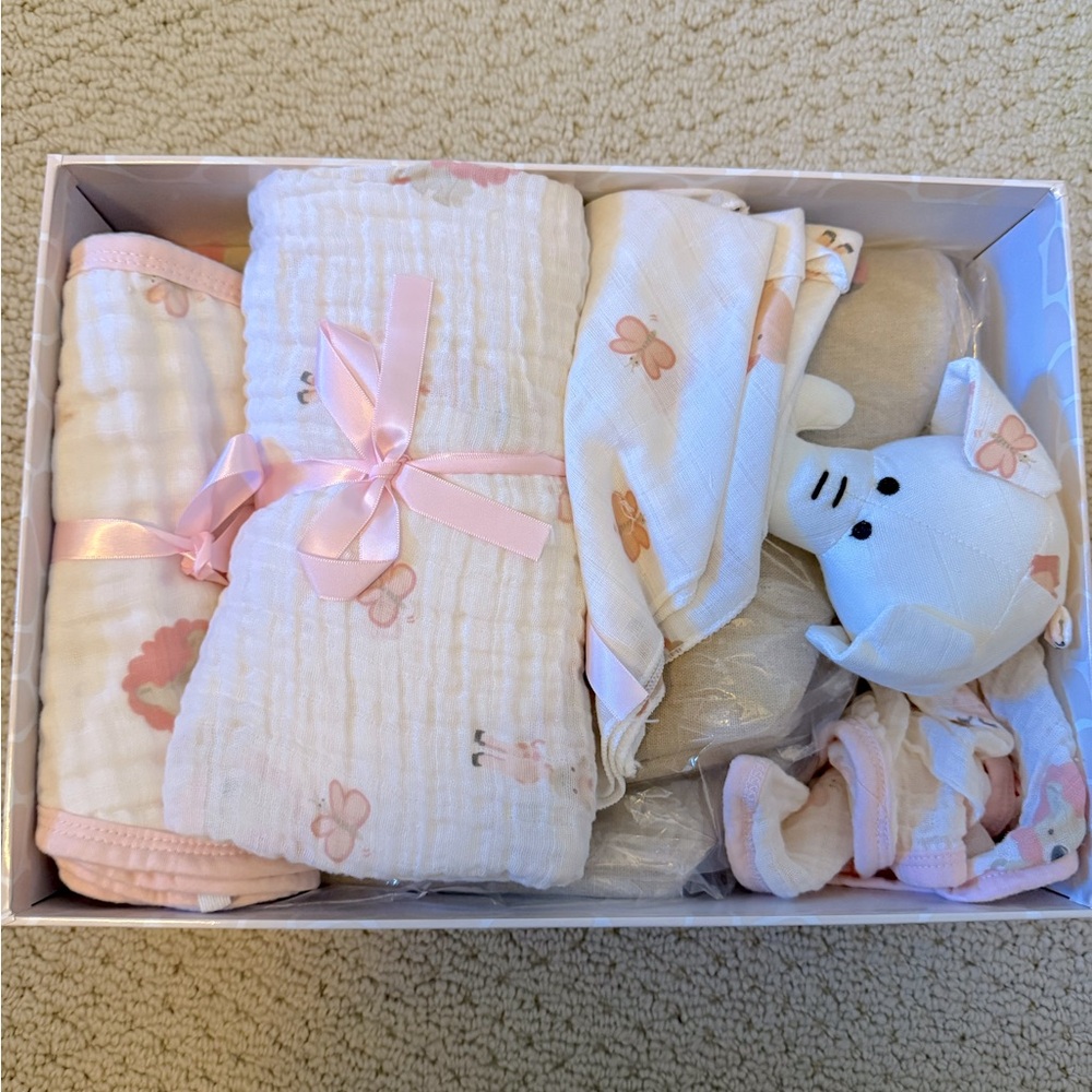 NWT Baby Shower Gift Set Girls Baby Zane Muslin Cotton New Baby Essentials